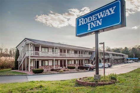 Given that Econo Lodge and Rodeway Inn serve as the low-end brands for Choice Hotels, what are the similarities and differences between the two I know Choice Hotels bought them both in 1990. . Rode way inn